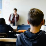 Mi hijo no se concentra en clase: causas y soluciones